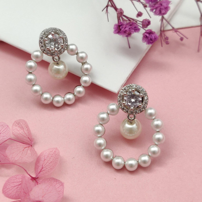 AVA PEARLY EARRINGS