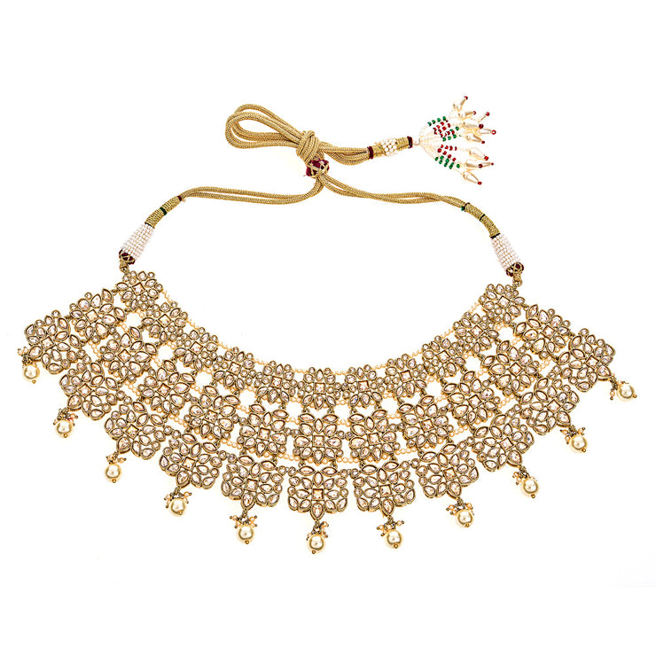Amora Necklace in Pearls